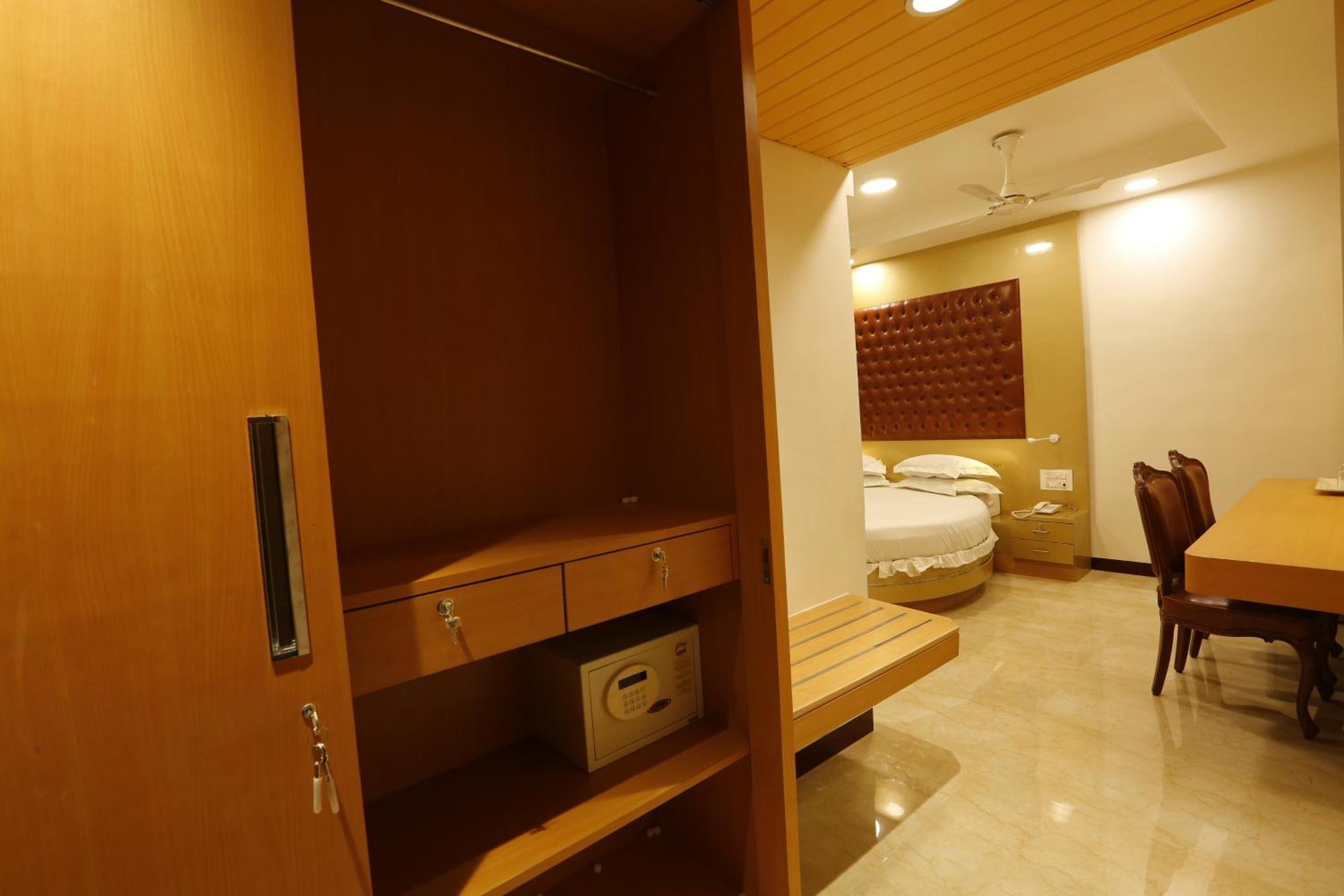 Hotel Ravikiran Alibaug Alibag Exterior photo